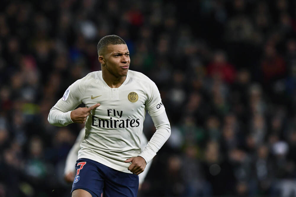 尼克松访华见“打倒美帝”标语，毛主席仅三字巧妙回应